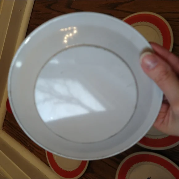 Red and White Dinnerware Set - Picture 12 of 13